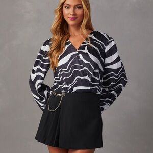 BNWT blouse Black and White animal print Bodysuit 🦓